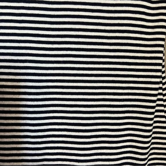 3 for $30! Old navy, navy & white striped t shirt - Picture 3 of 7